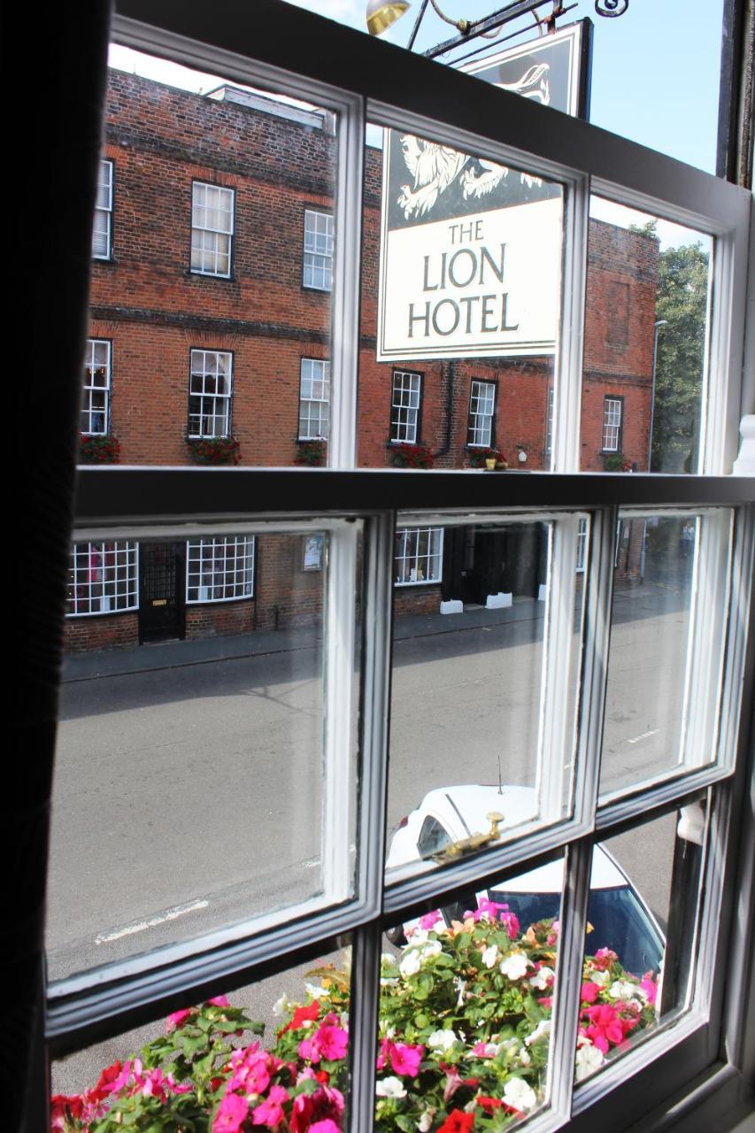 The Lion Hotel Buckden  Exterior photo