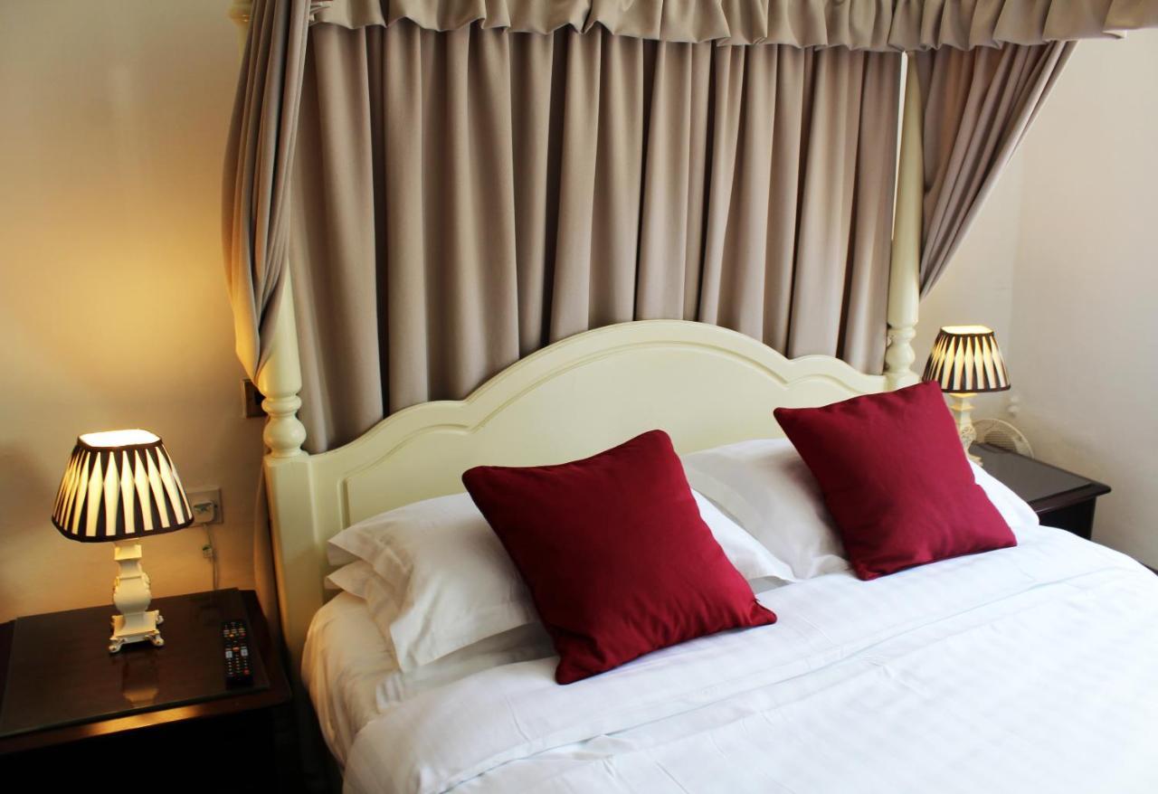 The Lion Hotel Buckden  Exterior photo